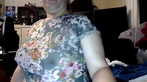 Snapshot of lusciouslibra82 chatting on 03/02/25, 06:16 .Clarissa. Follow me on Instagram   miss buns  online show from 03/02/25, 06:16