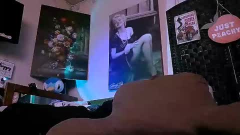 Snapshot of lusciouslibra82 chatting on 11/02/25, 11:01 .Clarissa. Follow me on Instagram   miss buns  online show from 11/02/25, 11:01