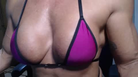 Snapshot of lusexyhot chatting on 01/08/25, 05:48 lusexyhot online show from 01/08/25, 05:48