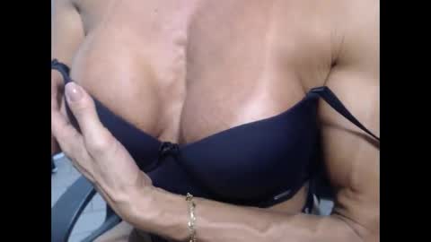 Snapshot of lusexyhot chatting on 03/01/25, 04:37 lusexyhot online show from 03/01/25, 04:37