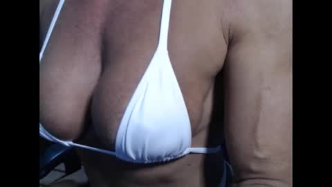 Snapshot of lusexyhot chatting on 03/10/25, 01:45 lusexyhot online show from 03/10/25, 01:45