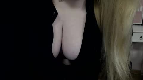 Hailey online show from 12/01/25, 10:15