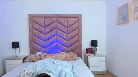 Lushian And Luna online show from 11/04/25, 01:32