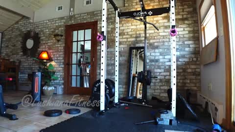 Snapshot of lushianafitness chatting on 02/01/25, 04:33 SHOWS ALL MONDAY WEDNESDAYFRIDAYSATURDAY IN THE MORNING online show from 02/01/25, 04:33