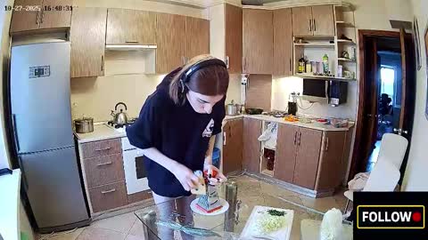 luuvteam online show from 10/27/25, 01:48