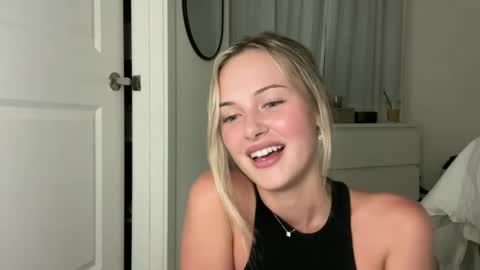 Snapshot of luvaimee chatting on 09/20/25, 03:07 Aimee online show from 09/20/25, 03:07