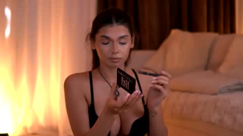 Snapshot of luvcaprice chatting on 06/11/26, 04:16 Caprice online show from 06/11/26, 04:16
