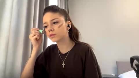 Adele online show from 03/07/26, 08:55