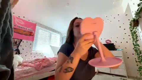 luvkendal online show from 10/20/25, 03:23
