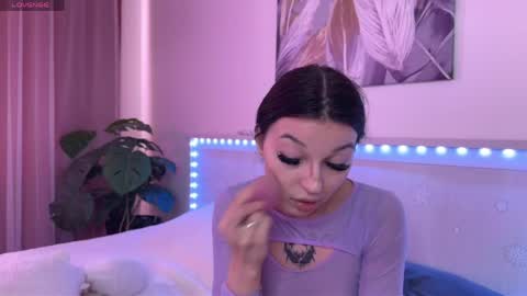 Snapshot of luvlyveronica chatting on 05/24/26, 10:31 Veronica online show from 05/24/26, 10:31