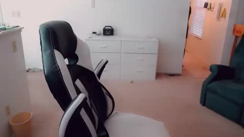 Britney online show from 12/02/25, 07:09