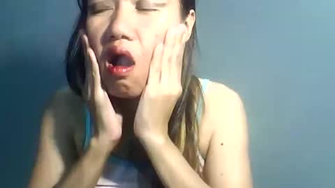 Bee Bee online show from 02/06/26, 04:06