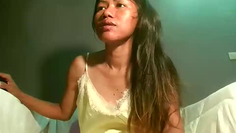 Bee Bee online show from 05/12/26, 02:41