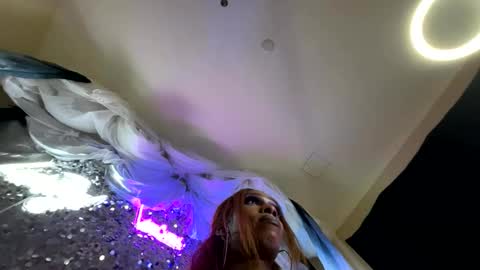 luvvlee online show from 10/03/25, 08:22