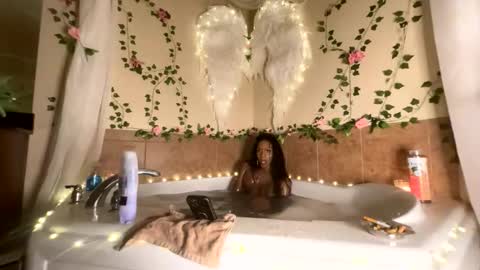 luvvlee online show from 10/24/25, 08:38