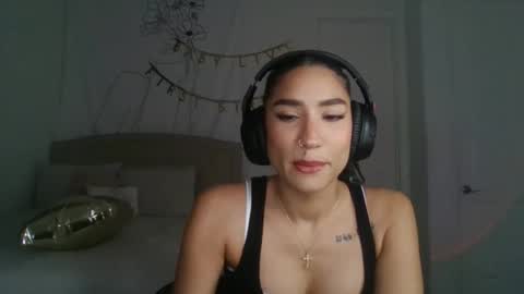 Liv 3 online show from 11/14/25, 01:04