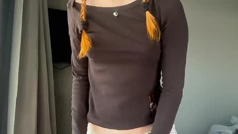 Snapshot of lux_angel chatting on 06/08/26, 12:36 lux_angel online show from 06/08/26, 12:36