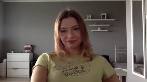 Millie online show from 10/10/25, 01:54