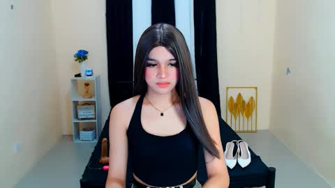 Snapshot of lux_white chatting on 09/28/25, 03:01 queen lux online show from 09/28/25, 03:01
