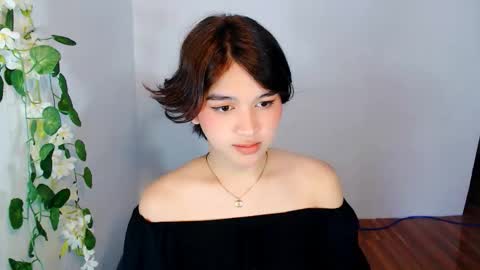 queen lux online show from 11/30/25, 02:59