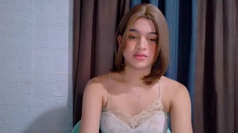 queen lux online show from 12/21/25, 03:02