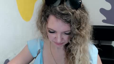 Snapshot of luxdonna chatting on 06/28/26, 03:40 Donna online show from 06/28/26, 03:40
