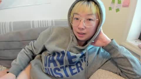 Snapshot of luxgray chatting on 05/16/26, 09:46 LuxGray online show from 05/16/26, 09:46