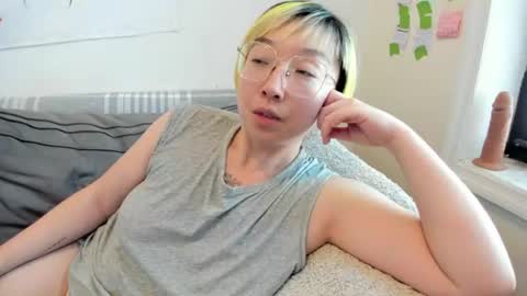 Snapshot of luxgray chatting on 06/13/26, 08:40 LuxGray online show from 06/13/26, 08:40
