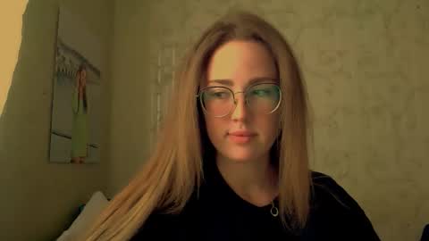 Snapshot of luxie_queen chatting on 05/07/26, 02:00 Katie online show from 05/07/26, 02:00