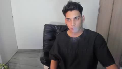 Snapshot of luxrx chatting on 06/24/26, 10:20 luxrx online show from 06/24/26, 10:20