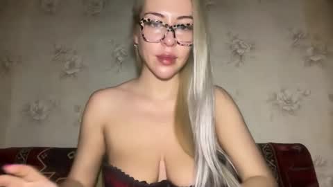 LuxSonyaStar online show from 11/28/25, 08:44