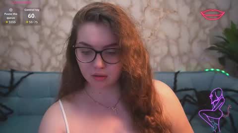 luxsopphia_ online show from 10/30/25, 08:20