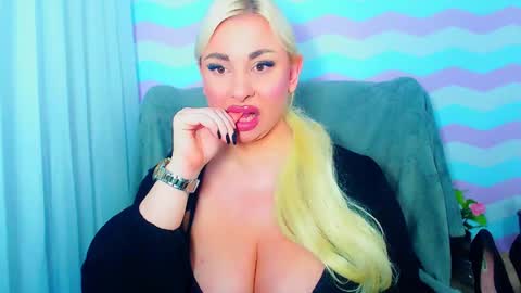 Luxuriaa online show from 06/14/26, 08:00