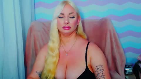 Luxuriaa online show from 07/20/26, 07:49