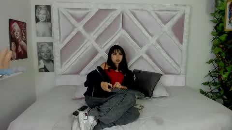 Lux online show from 04/18/26, 07:58