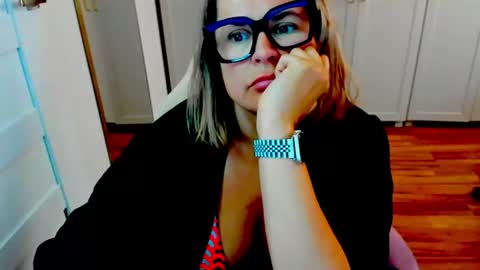 Snapshot of luxxx_diana chatting on 07/16/26, 03:23 Diana online show from 07/16/26, 03:23