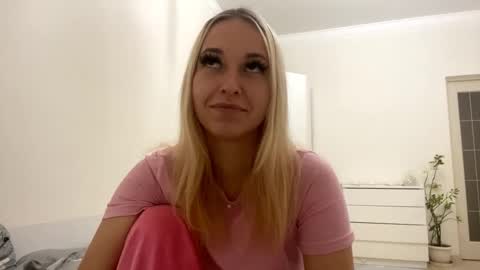 Mia online show from 10/11/25, 04:27