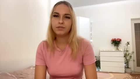 Mia online show from 10/20/25, 03:01