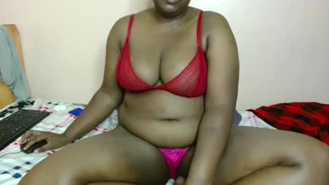 Snapshot of luzremi chatting on 05/19/26, 01:56 luzremi online show from 05/19/26, 01:56