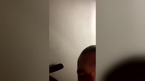 Snapshot of lwichoh81 chatting on 06/15/26, 01:41 lwichoh81 online show from 06/15/26, 01:41
