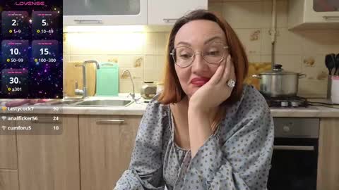 Snapshot of lyboff72 chatting on 12/28/24, 11:37 lybava online show from 12/28/24, 11:37