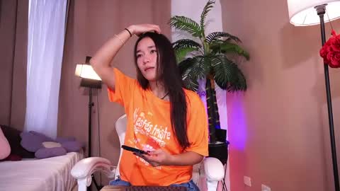 Snapshot of lyhana_lee chatting on 06/07/26, 01:59 Lyhana Lee online show from 06/07/26, 01:59
