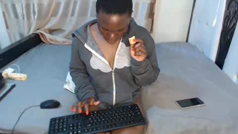 Snapshot of lyiajee chatting on 10/21/25, 07:31 lyiajee online show from 10/21/25, 07:31