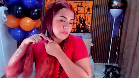 lyla_19_ online show from 10/23/25, 01:32