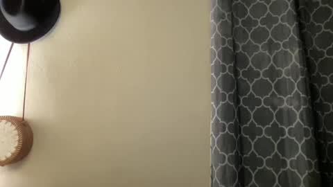 Snapshot of lylajades chatting on 02/12/25, 11:30 Olivia online show from 02/12/25, 11:30