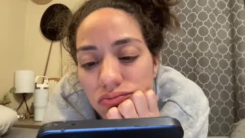 Snapshot of lylajades chatting on 03/02/25, 03:02 Olivia online show from 03/02/25, 03:02