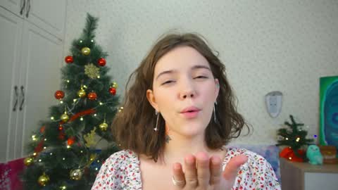 Snapshot of lyle_art chatting on 12/12/24, 03:21 hi im Lyle online show from 12/12/24, 03:21