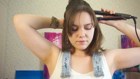 Snapshot of lyle_art chatting on 01/29/25, 03:33 hi im Lyle online show from 01/29/25, 03:33