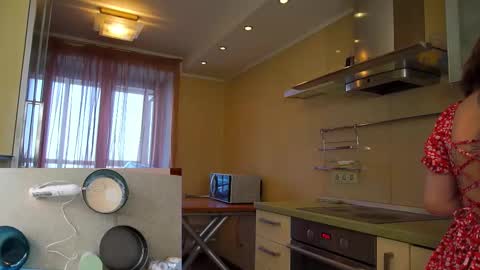 Snapshot of lyle_art chatting on 02/14/25, 06:23 hi im Lyle online show from 02/14/25, 06:23