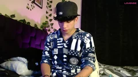 Lyle Bennett Freelance Model online show from 02/17/25, 12:59